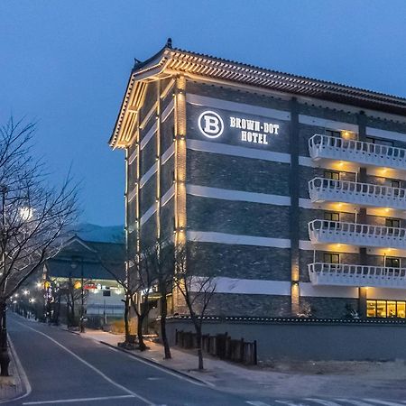 Brown Dot Hotel Кьонджу Екстер'єр фото