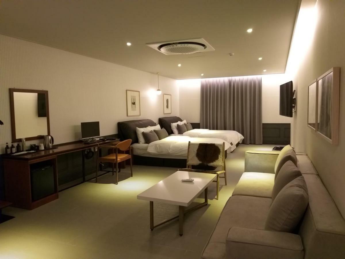 Brown Dot Hotel Кьонджу Екстер'єр фото