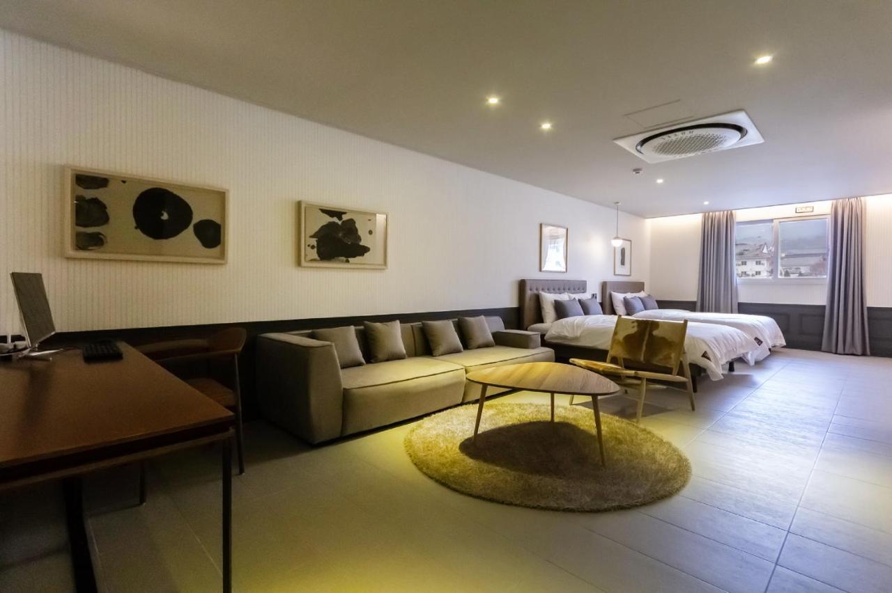 Brown Dot Hotel Кьонджу Екстер'єр фото
